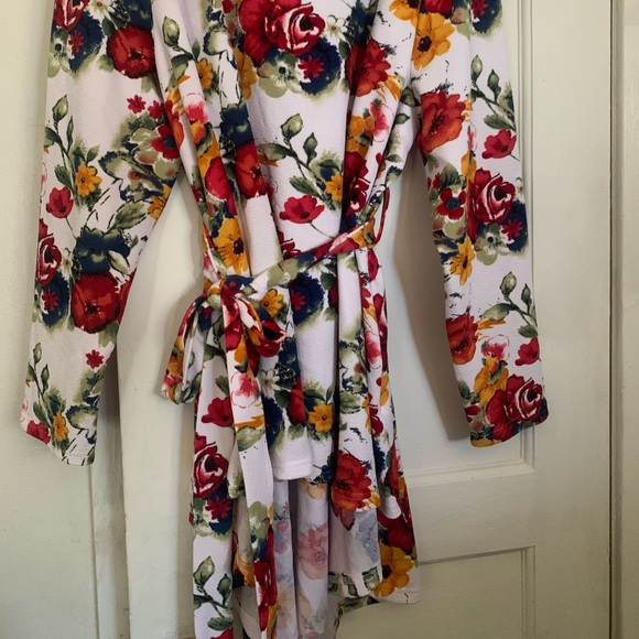 Beautiful blouse - Picture 2 of 2